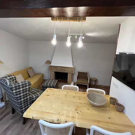 Casa Perelada Holiday home Orena