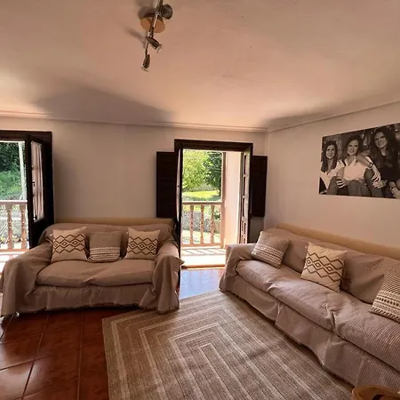 Holiday home Casa Perelada Orena