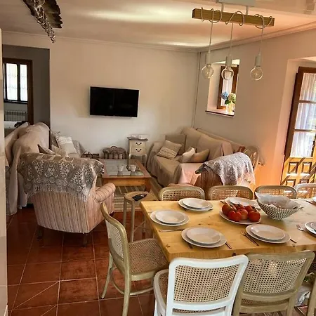 Holiday home Casa Perelada Orena