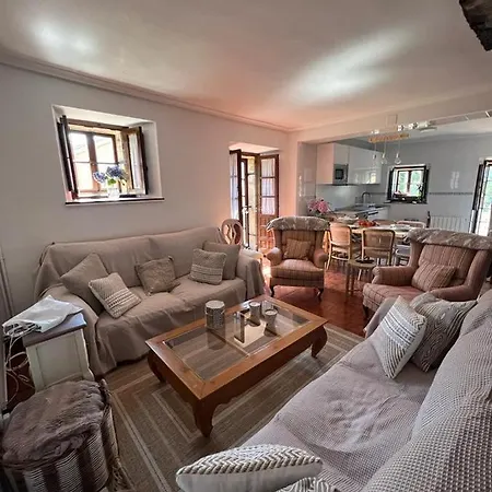Casa Perelada Holiday home *